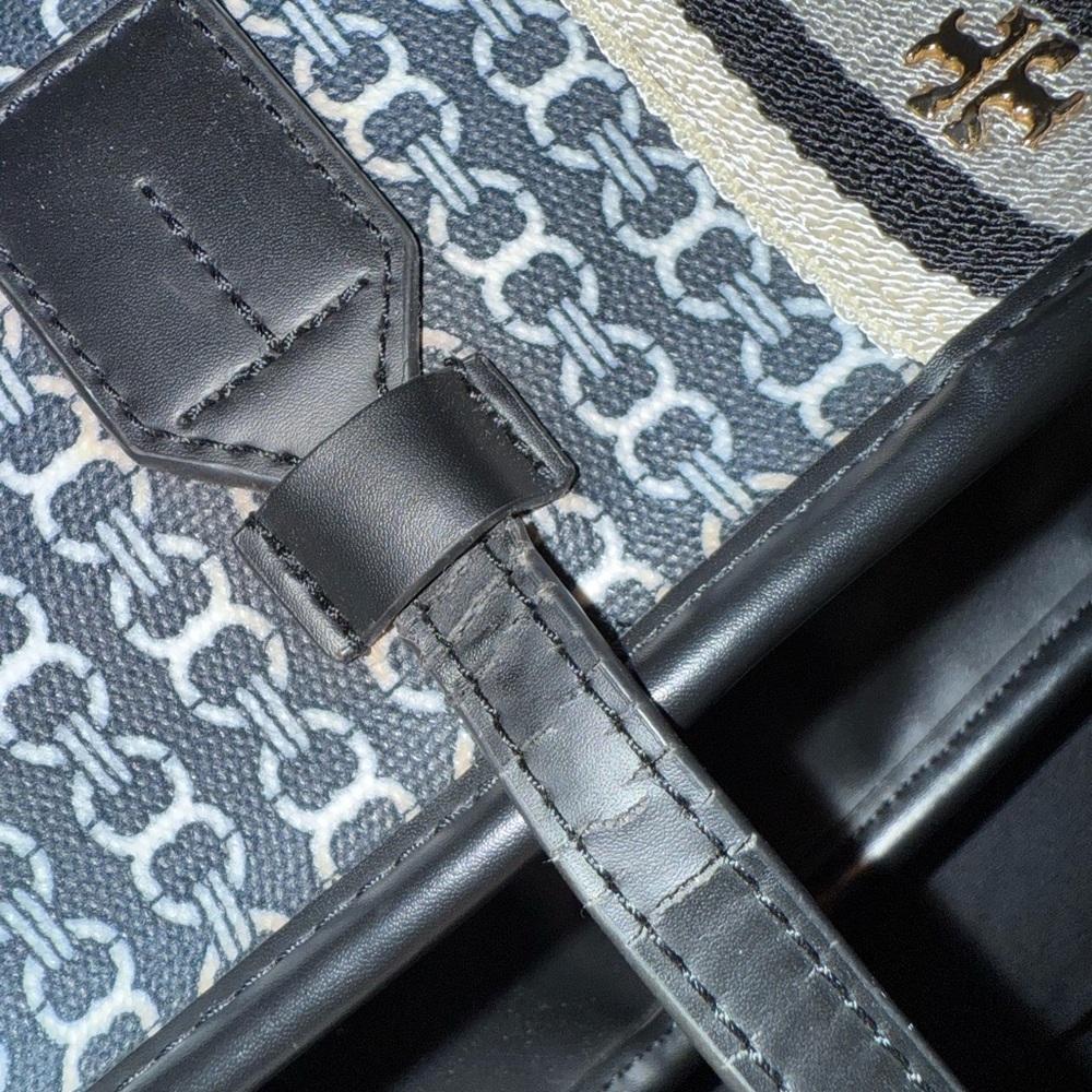 Tory Burch - Gemini Tote - Picture 13 of 13